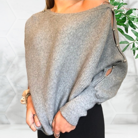 Jennifer Lopez Sweaters - Jennifer Lopez Scoop Neck Heather Gray Peekaboo Button-Detail Ribbed Sweater XL